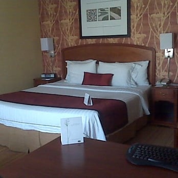 Courtyard by Marriott Los Angeles Burbank Airport - bedroom - Hotels Near Me - Burbank, California Courtyard by Marriott Los Angeles Burbank Airport - bedroom - Hotels Near Me - Burbank, California