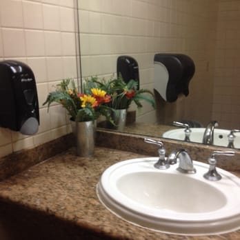 NORMS Restaurant - Ladies Restroom kept clean & pretty w/flowers & grn-ivy (;-b) - Diners Near Me - Orange, California NORMS Restaurant - Ladies Restroom kept clean & pretty w/flowers & grn-ivy (;-b) - Diners Near Me - Orange, California