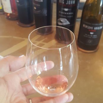 Newsome Harlow Wines - Rose - Wineries Near Me - Murphys, California