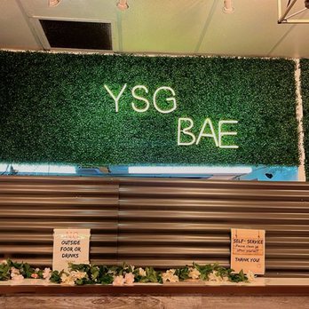 YSG HALAL YeeShaans Grubb - Halal American Burgers - Fusion - Front counter ordering area with cute backdrop - Halal Near Me - Fremont, California