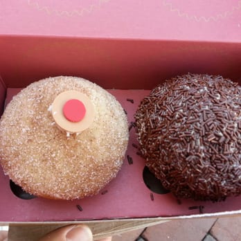 Sprinkles Georgetown - Cinnamon sugar and pb chip - Bakeries Near Me - Washington, DC, District of Columbia
