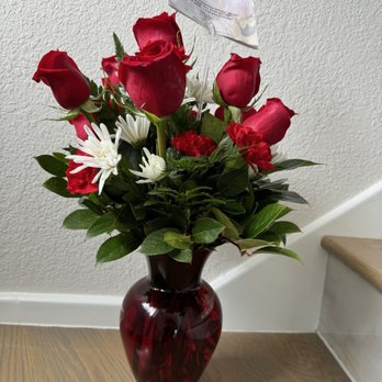 Bennett Floral - This is what was received - very disappointing Definitely not what was ordered and paid for. - Florists Near Me - Galveston, Texas Bennett Floral - This is what was received - very disappointing Definitely not what was ordered and paid for. - Florists Near Me - Galveston, Texas
