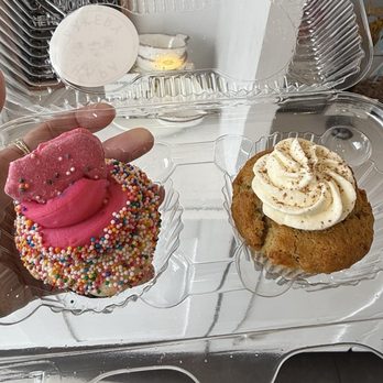Hapa Cakes & Bakery - circus animal cupcake and pupcake - Cupcakes Near Me - Fullerton, California Hapa Cakes & Bakery - circus animal cupcake and pupcake - Cupcakes Near Me - Fullerton, California