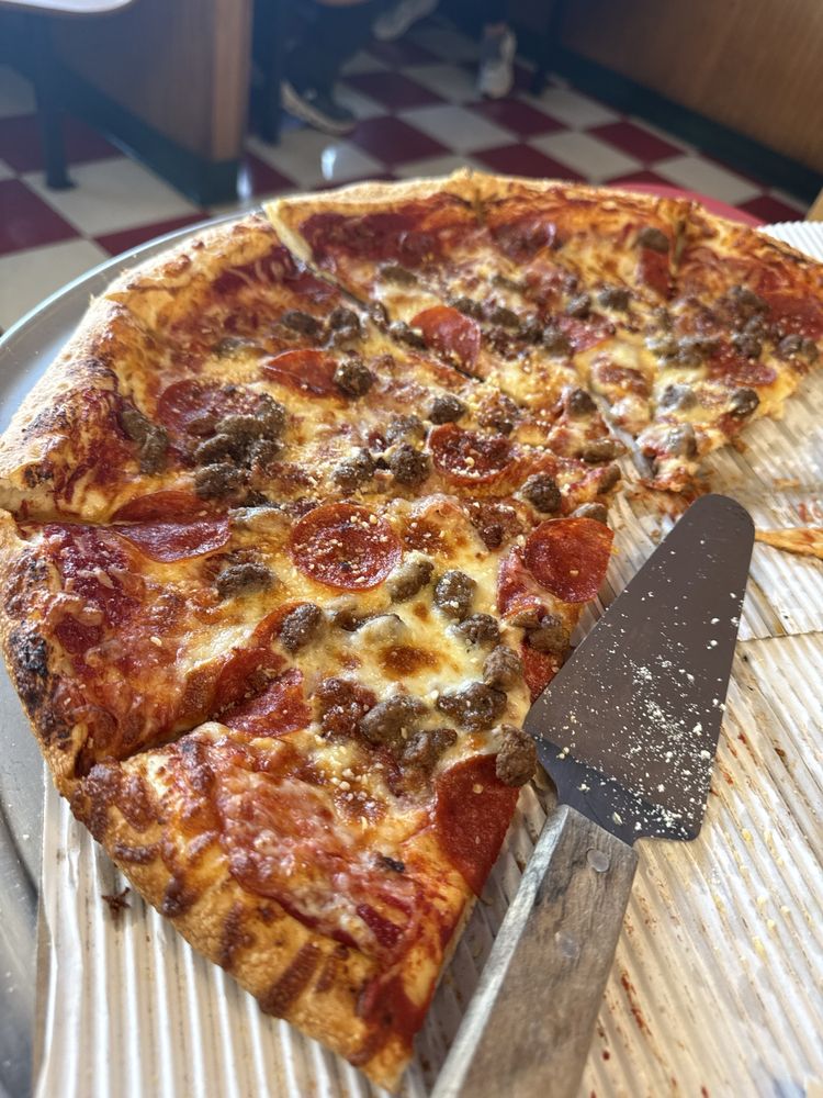 Papa's Pizza To Go Logo