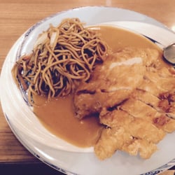 Mr. Phung - Chicken in Erdnusssauce, Nudeln statt Reis kein Problem