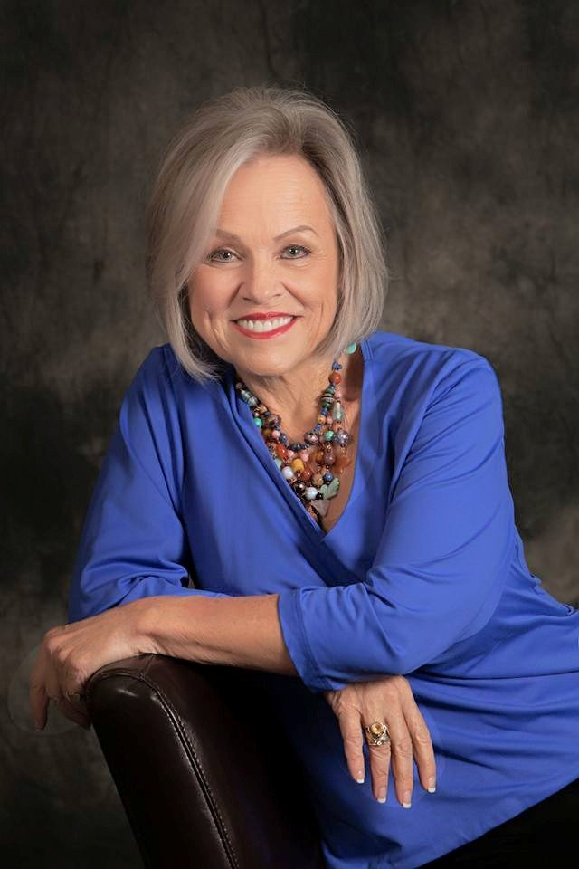 LYNN WARREN TIERRA ANTIGUA REALTY 77 Calle Portal, Sierra Vista