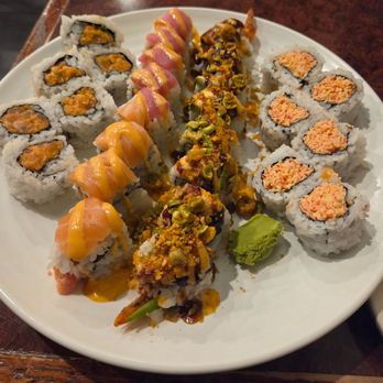 Oishi Sushi - AYCE rolls - Sushi Bars Near Me - Schaumburg, Illinois