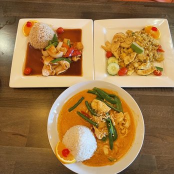 Rice Paper Canton - Sweet and Sour Chicken Dish, Mango Fried Rice, Rice Paper String Bean Dish. - Thai Near Me - Canton, Ohio