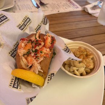 Haring's Noank - Lobster roll - Seafood Near Me - Groton, Connecticut