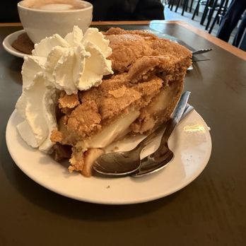 Winkel 43 - Apple Pie - Desserts Near Me - Amsterdam, New Hampshire
