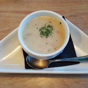 Oyster House - The Clam Chowder cup was good, not great. It didn't disappoint, but it didn't delight either. - Seafood Near Me - Pine Mountain, Georgia