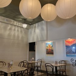 Estación Central - Dining area