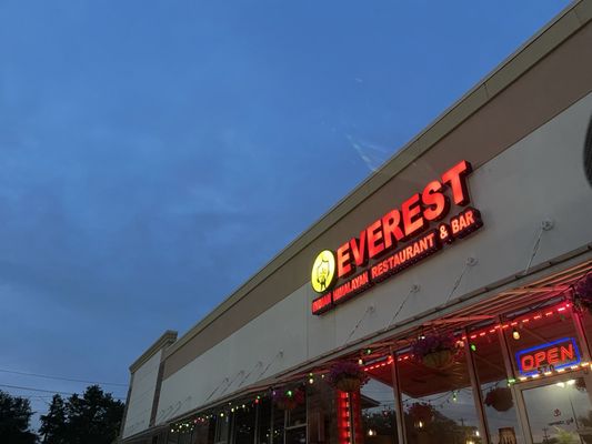 Everest Indian Himalayan Restaurant and Bar by null