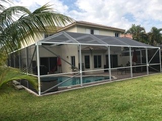 Slide of EBG Screen Enclosures & Techos De Aluminio