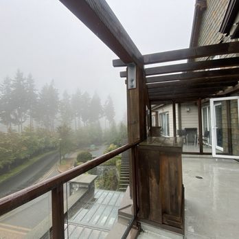Fairways Hotel - Extremely spacious balcony - Hotels Near Me - Victoria, British Columbia