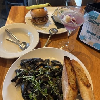 Front Street Grill - green curry mussel, pull pork sandwich - New American Near Me - Coupeville, Washington Front Street Grill - green curry mussel, pull pork sandwich - New American Near Me - Coupeville, Washington