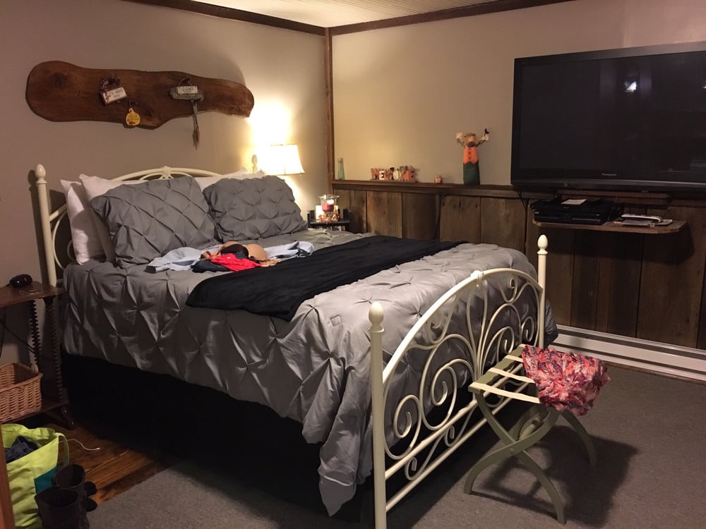 WHISTLESTOP B&B Updated June 2024 20 Photos 10609 Zeller Rd