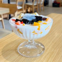 A8. Mixed Fresh Fruit w. Sago & Jelly
