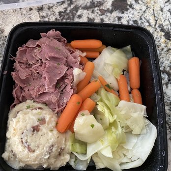 Mavis Winkles Irish Pub - Corn Corned Beef & Cabbage Dinner - Irish Pub Near Me - Twinsburg, Ohio Mavis Winkles Irish Pub - Corn Corned Beef & Cabbage Dinner - Irish Pub Near Me - Twinsburg, Ohio