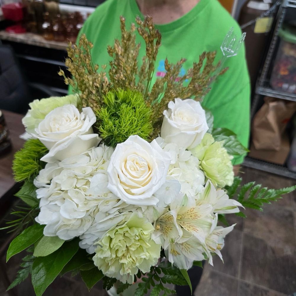 Butt's Florist - Bouquet - Florists Near Me - Dubuque, Iowa Butt's Florist - Bouquet - Florists Near Me - Dubuque, Iowa