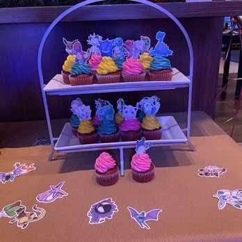 Sugar Rush Mania - red velvet cupcakes - Desserts Near Me Sugar Rush Mania - red velvet cupcakes - Desserts Near Me