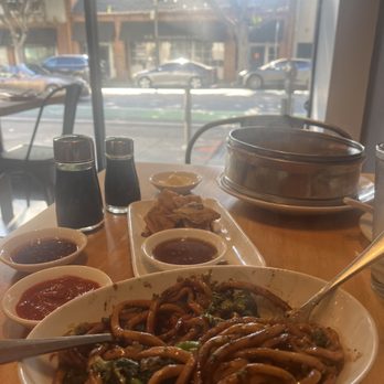 dan modern chinese - vegetable dan mein noodles - Chinese Near Me - Manhattan Beach, California