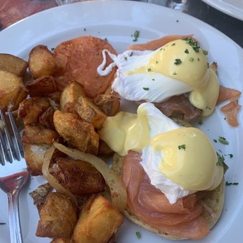 Oliver's Bistro - Smoked Salmon Eggs Benedict - Breakfast & Brunch Near Me - Miami Beach, Florida