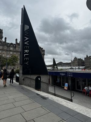 Edinburgh Waverley by null