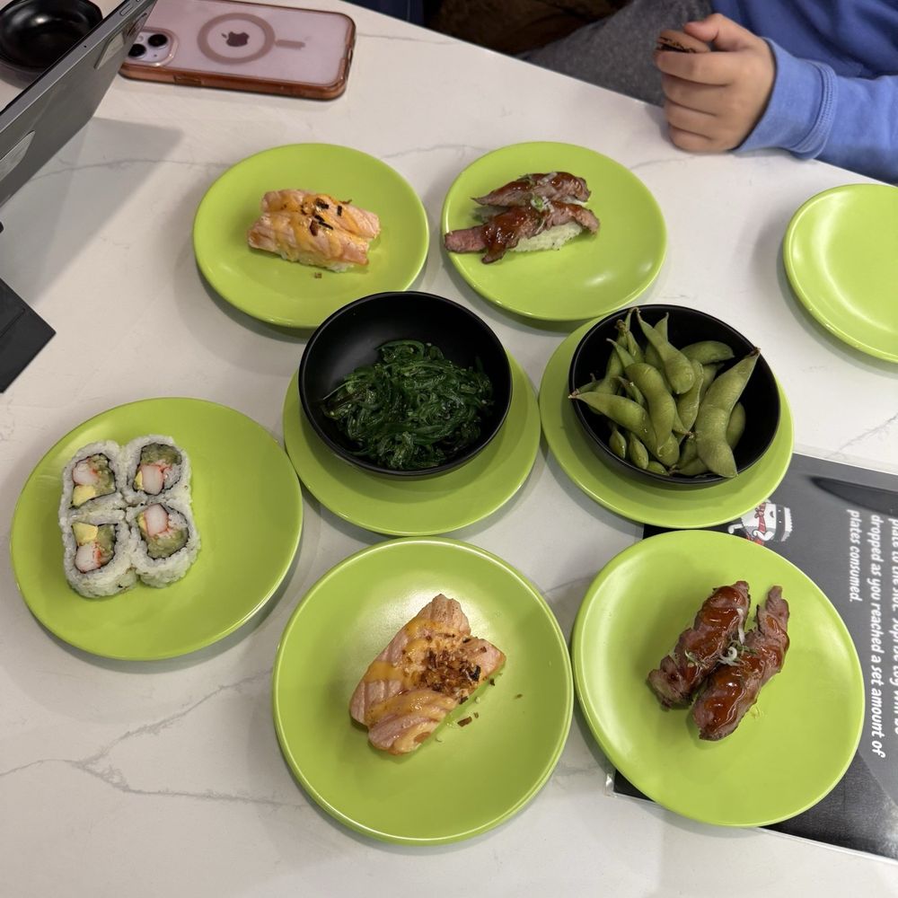 Kobe Revolving - Filet Mignon sushi, California roll、Edamame、Smoked salmon - Conveyor Belt Sushi Near Me - Bloomington, Illinois Kobe Revolving - Filet Mignon sushi, California roll、Edamame、Smoked salmon - Conveyor Belt Sushi Near Me - Bloomington, Illinois