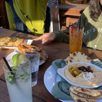Desolation Hotel - Hope Valley - Appetizers from their restaurant. - Resorts Near Me - Hope Valley, California