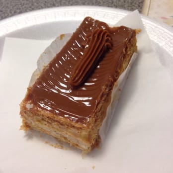 Holiday Bakery - Caramel postre - Bakeries Near Me - Hialeah, Florida