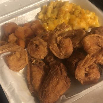 Trap Chicken - Fried chicken and shrimp combo Mac and cheese and yams - Seafood Near Me - Bridgeport, Connecticut