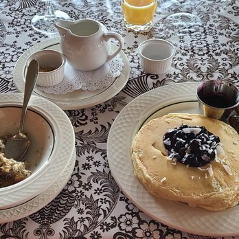 Hotel Sylvia - Nice hot delicious complementary breakfast. Sure beats the Holiday Inn continental breakfast. - Hotels Near Me - Newport, Oregon Hotel Sylvia - Nice hot delicious complementary breakfast. Sure beats the Holiday Inn continental breakfast. - Hotels Near Me - Newport, Oregon