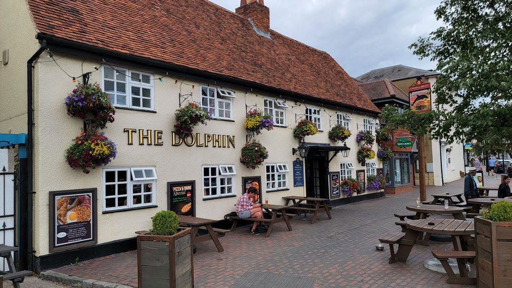 THE DOLPHIN Updated May 2024 High Street, Newport Pagnell, Milton