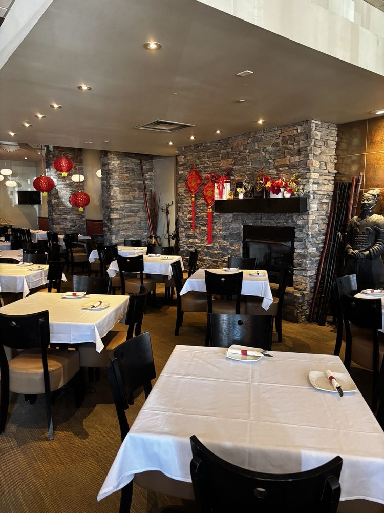 Oye's Restaurant & Bar