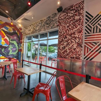 Dave's Hot Chicken - the interior of the restaurant - Chicken Shop Near Me - Columbia, South Carolina