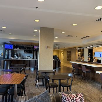Courtyard by Marriott Denver Airport - Lobby showing bar - Hotels Near Me - Denver, Colorado Courtyard by Marriott Denver Airport - Lobby showing bar - Hotels Near Me - Denver, Colorado
