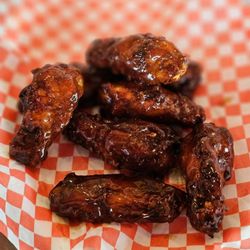 Ricci's Pizzeria & Sandwich Shoppe - Honey Garlic Wings https://www.instagram.com/the.wanderin.foodie/