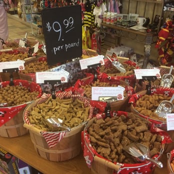 Treats on a Leash - Pet Stores Near Me - Ames, Iowa Treats on a Leash - Pet Stores Near Me - Ames, Iowa