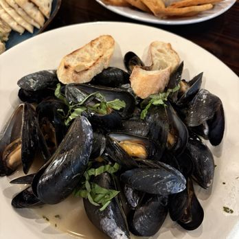 Ironwood Kitchen - Steamed Mussels - Cocktail Bars Near Me - Highland, Maryland Ironwood Kitchen - Steamed Mussels - Cocktail Bars Near Me - Highland, Maryland