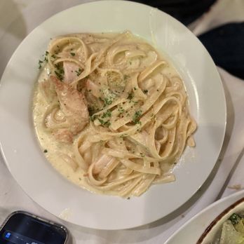 La Bella Pinseria Romana - Fettucine Alfredo with chicken - Italian Near Me - Glendale, California La Bella Pinseria Romana - Fettucine Alfredo with chicken - Italian Near Me - Glendale, California