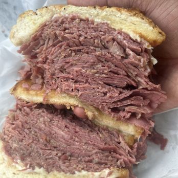 Motown Deli - Corn beef - Food Trucks Near Me - Detroit, Michigan