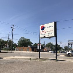 Lee's Oriental Market - I appreciate these signs by the street so you can't miss the store!