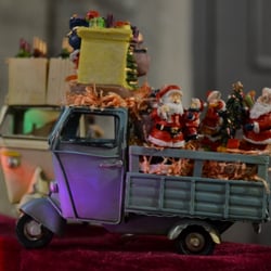 Natale a Napoli - Babbo Natale a spasso. Foto scattata a San Gregorio Armeno.