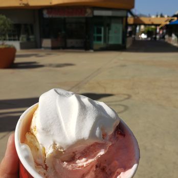 Cold Stone Creamery - Ice cream strawberry - Ice Cream & Frozen Yogurt Near Me - La Mesa, California