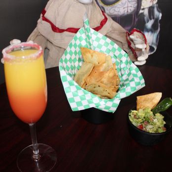 Que Chido Restaurant - Mimosa chips and guac - New Mexican Cuisine Near Me - North Miami Beach, Florida Que Chido Restaurant - Mimosa chips and guac - New Mexican Cuisine Near Me - North Miami Beach, Florida