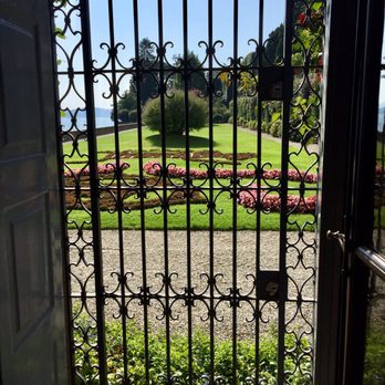 Micaela Lucini Private Tour Guide - A peak to the garden - Art Tours Near Me
