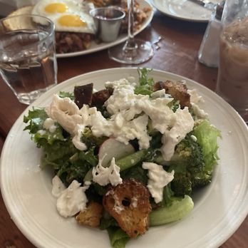Waverly Kitchen & Bar - Broccoli & Burrata Panzanella Salad - Cocktail Bars Near Me - Boston, Massachusetts Waverly Kitchen & Bar - Broccoli & Burrata Panzanella Salad - Cocktail Bars Near Me - Boston, Massachusetts