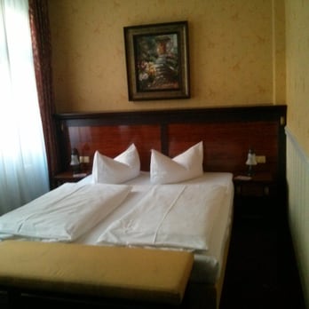 Myer's Hotel - Clean and well presented room - Hotels Near Me - Berlin, BE Myer's Hotel - Clean and well presented room - Hotels Near Me - Berlin, BE