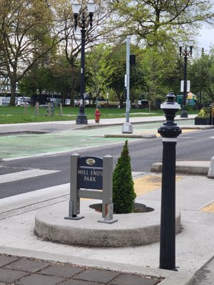 Mill Ends Park by null